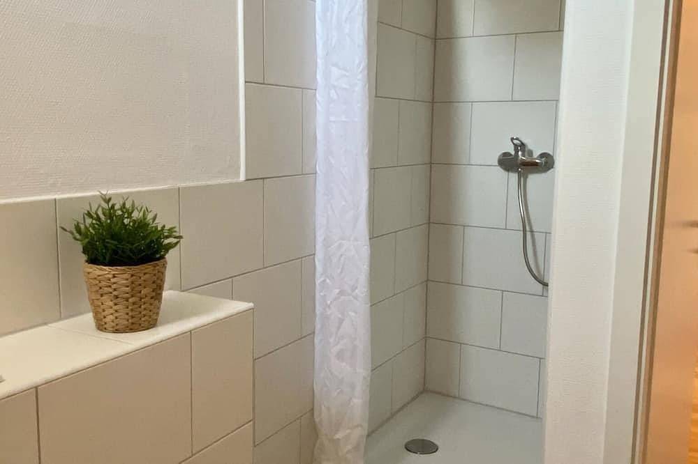 Ganze Wohnung, Gemütliches Apartment für 4 Personen mit Küche & Balkon, Elbblick & Wlan gratis in Laubegast, Dresden