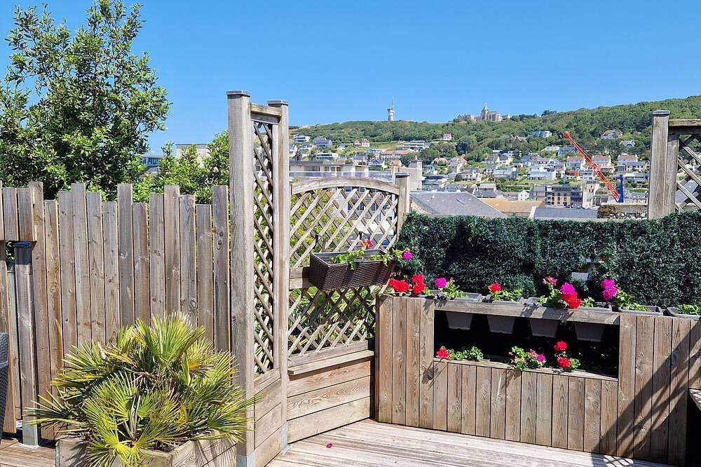 Bel Appartement Duplex Avec Belle Terrasse à Proximité de la mer in Fécamp, Le Havre region