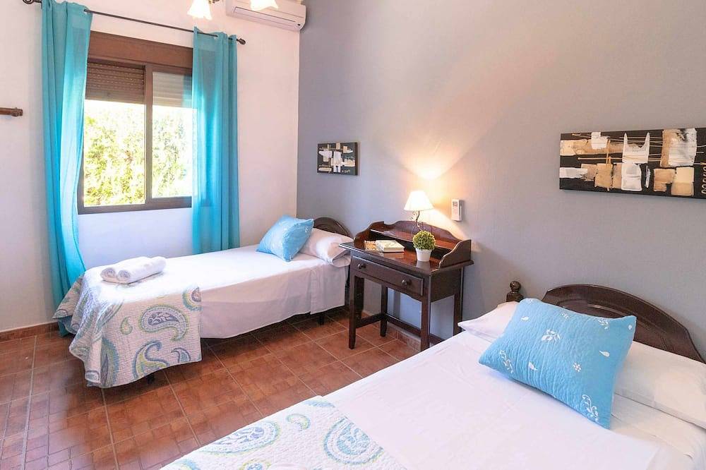 Villa Lucrecia Holiday Home in Lantejuela, Seville Countryside in Lantejuela, Sevilla Provinz