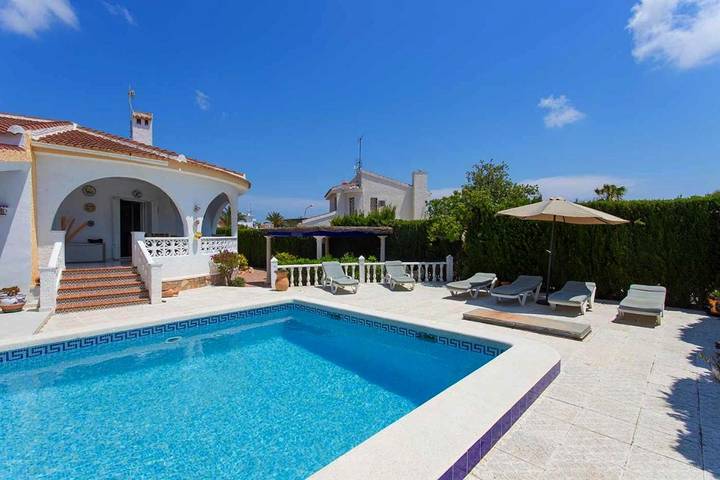 Chalet para 6 personas, con jardín y piscina, Se admiten mascotas en Ciudad Quesada