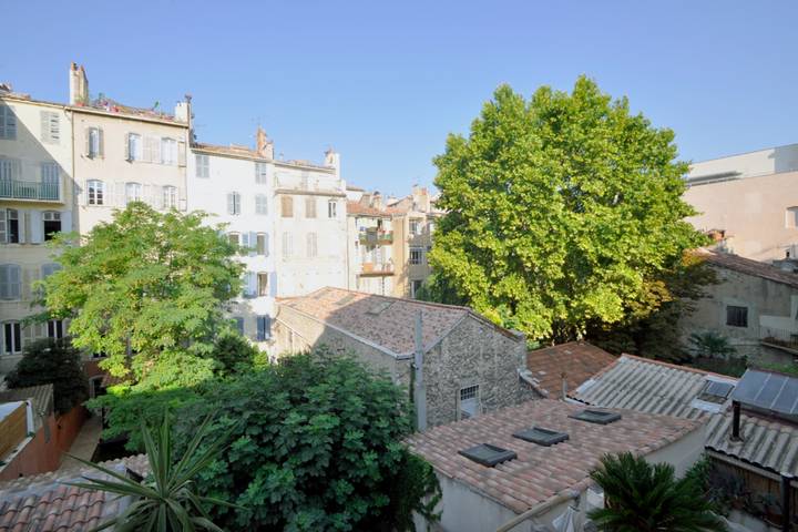 Gîte pour 2 personnes, avec terrasse, adapté aux familles à Marseille - 2