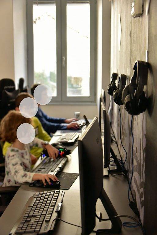 Gîte pour 25 personnes, avec terrasse ainsi que piscine et jardin dans l' Isère - 2