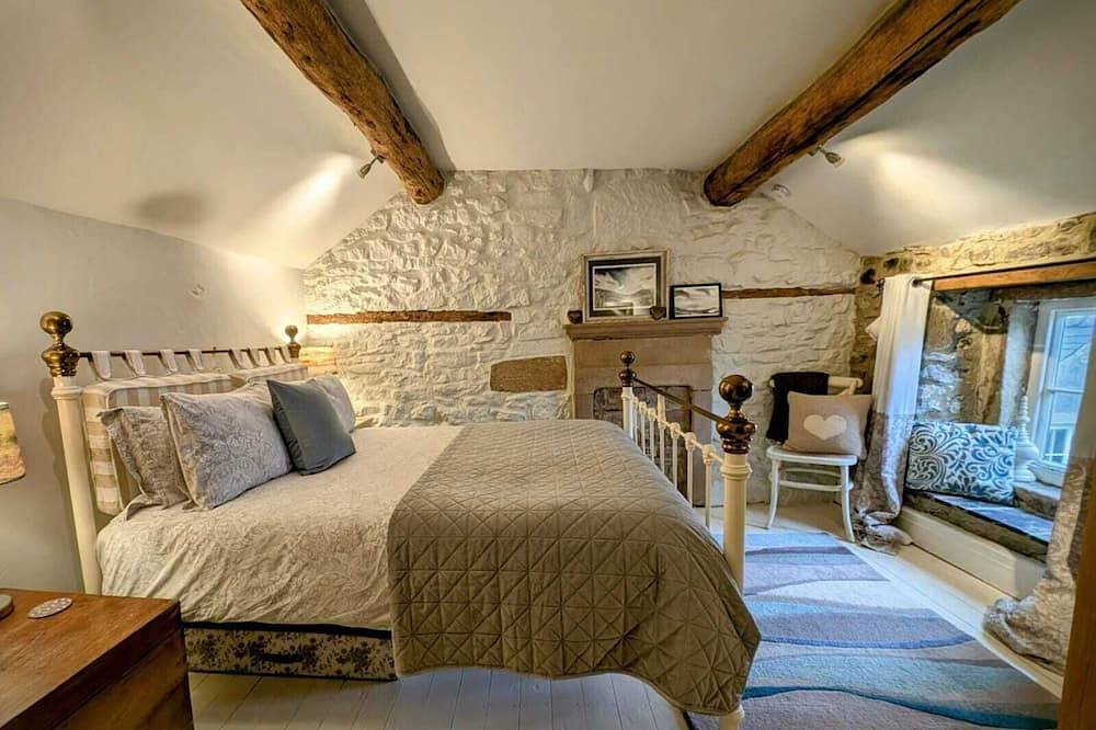 Gorgeous romantic cottage retreat, with gardens & Peak District views in Winster, Derbyshire