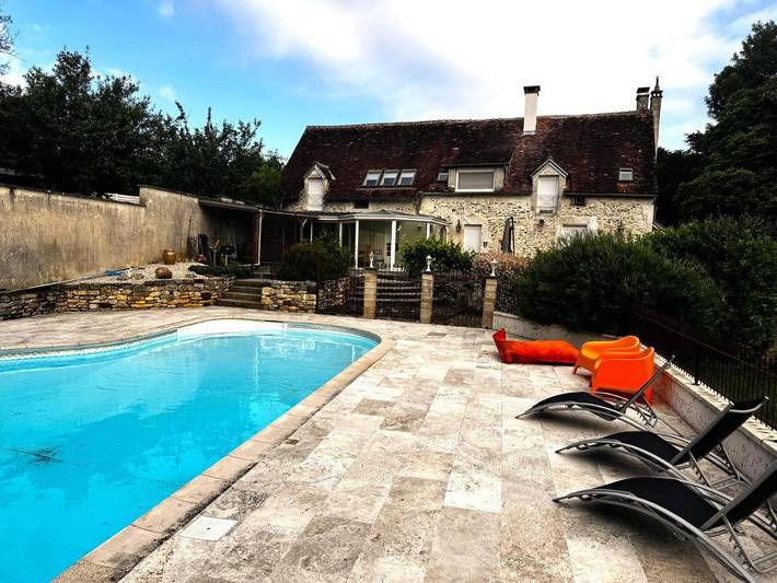 Location de vacances pour 14 personnes, avec jardin ainsi que piscine et vue à Lainsecq - 2