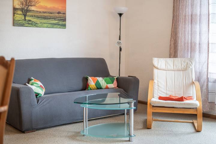 Entire apartment, Vacation Apartment 'Fewo Schwarz' with Mountain View, Private Terrace, and Wi-Fi in Europa-Park, Ettenheim