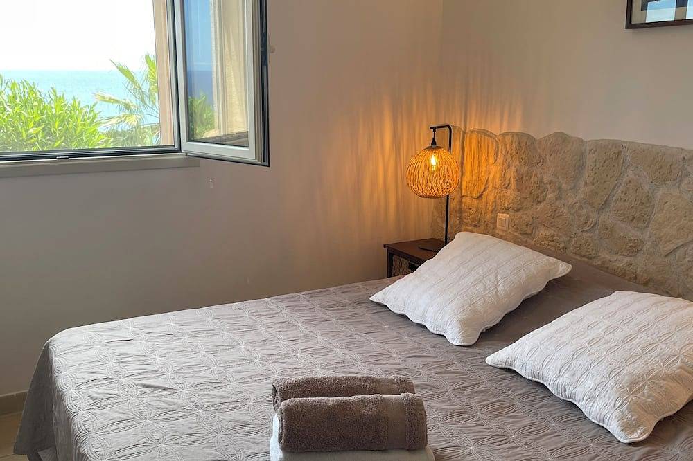 Ganze Wohnung, Charmantes Haus in einer Villa mit Charakter mit Blick auf das Meer in Conca, Sartène und Umgebung