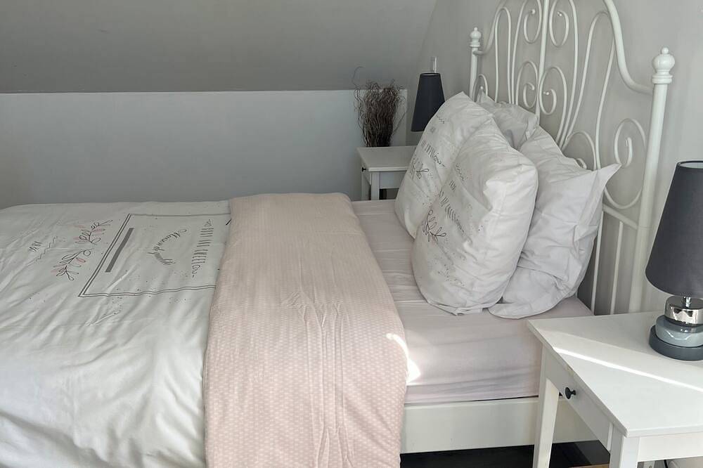 Le vieux noyer - Chambre Une - En pleine campagne dans le parc du Morvan. in Montlay-en-Auxois, Région de Montbard