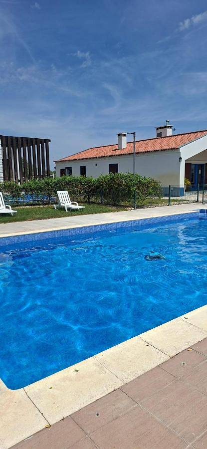 Location de vacances pour 5 personnes, avec vue ainsi que piscine et jardin dans Almodôvar