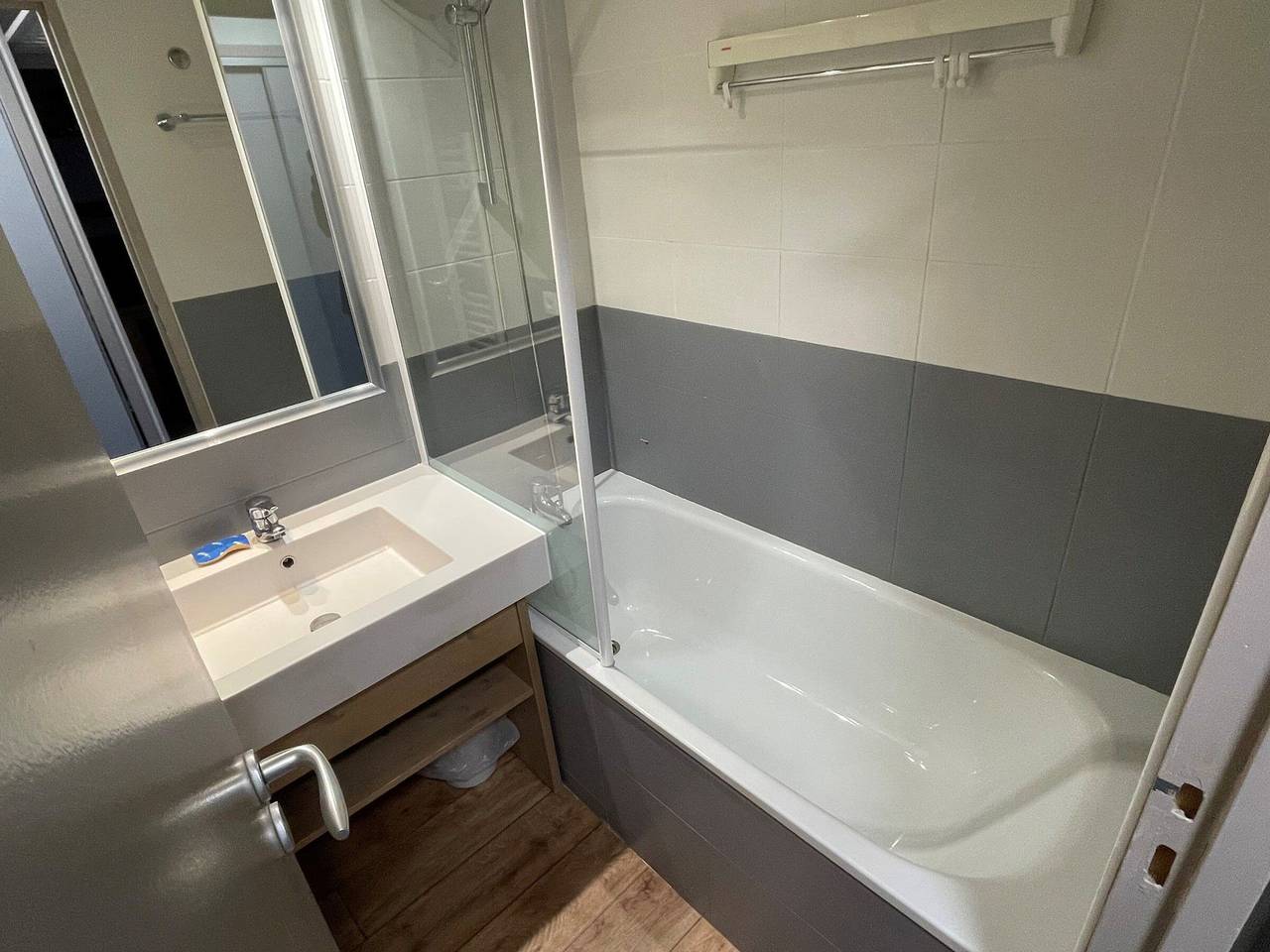 Ganze Wohnung, Charmante 2-Zimmer Wohnung, nah an Annehmlichkeiten, Haustiere erlaubt, Wlan, Balkon in La Tania, La Perrière