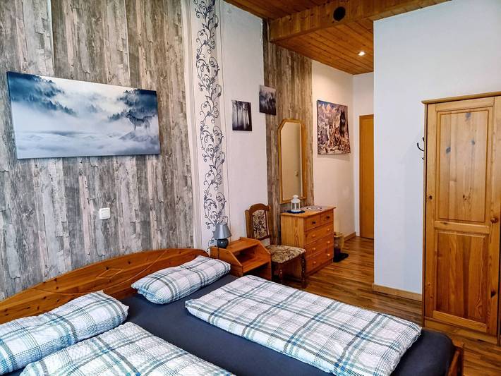 Ganze Wohnung, Zimmer 'Doppelzimmer 2' mit Bergblick und WLAN in Tambach-Dietharz, Rennsteig