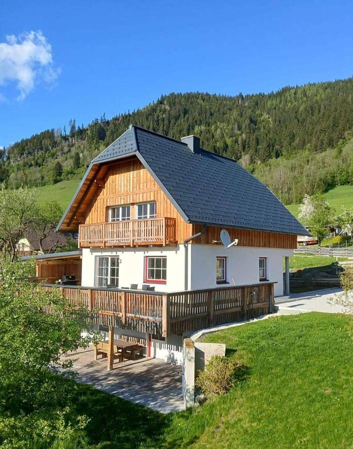 Ferienhaus für 6 Personen, mit Balkon und Terrasse sowie Garten und Ausblick
