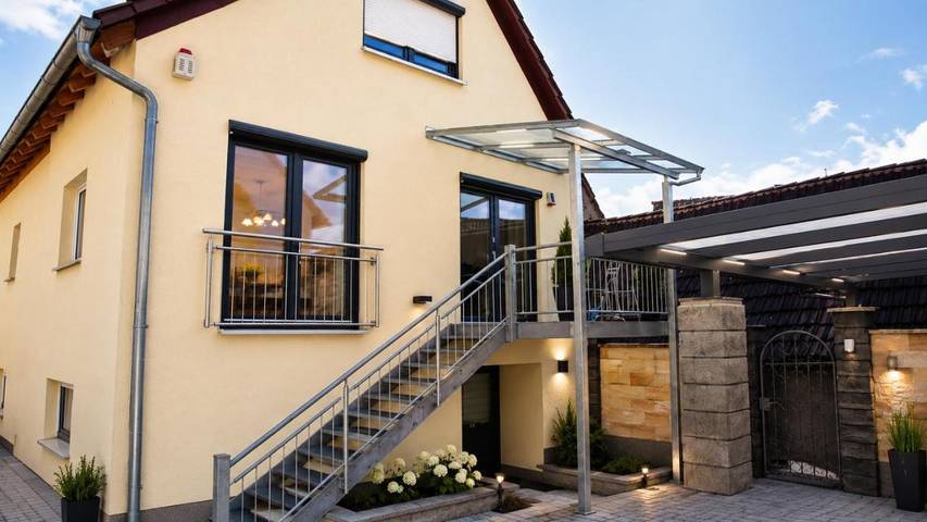 Ferienwohnung für 6 Personen, mit Balkon und Terrasse sowie Ausblick in Klingenmünster