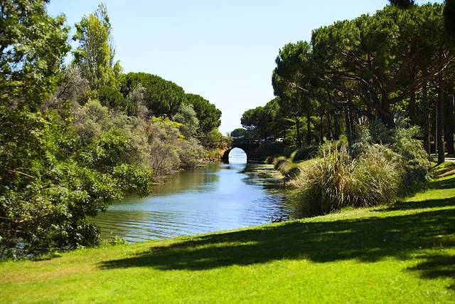 Entire apartment, Air-conditioned apartment in residence with swimming pool in La Grande-Motte, Mediterranean Coast (France)