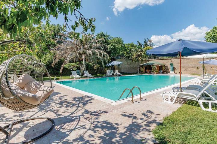 Agriturismo per 4 persone, con piscina in Sorano