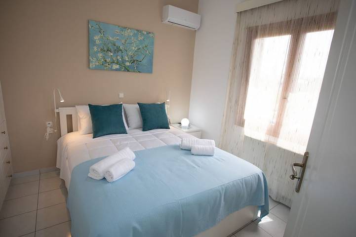 Entire apartment, Mel Studio 2, a modern, spacious and fully equipped apartment next to the sea. in Agioi Apostoli, Chania region