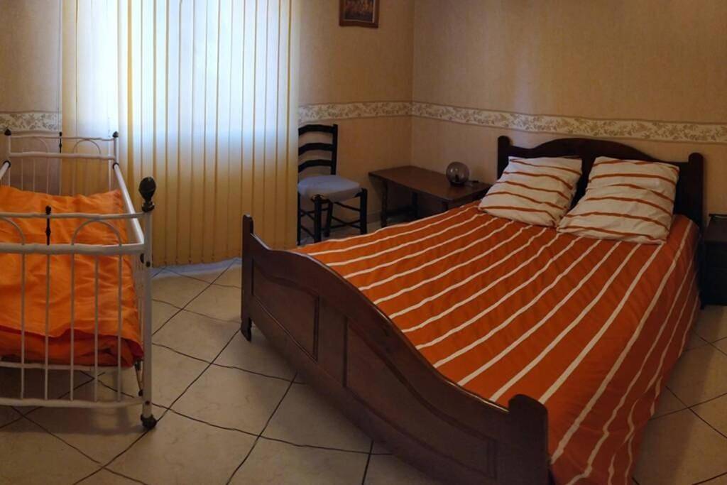 Appartement entier, Apartment - Ground Floor in Le Breuil-sur-Couze, Région de Besse-et-Saint-Anastaise