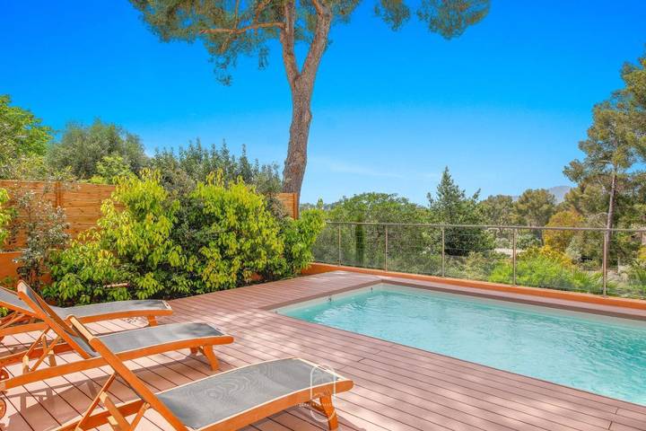 Villa pour 12 personnes, avec Balcon et Terrasse ainsi que Jardin et Piscine à Carqueiranne - 2
