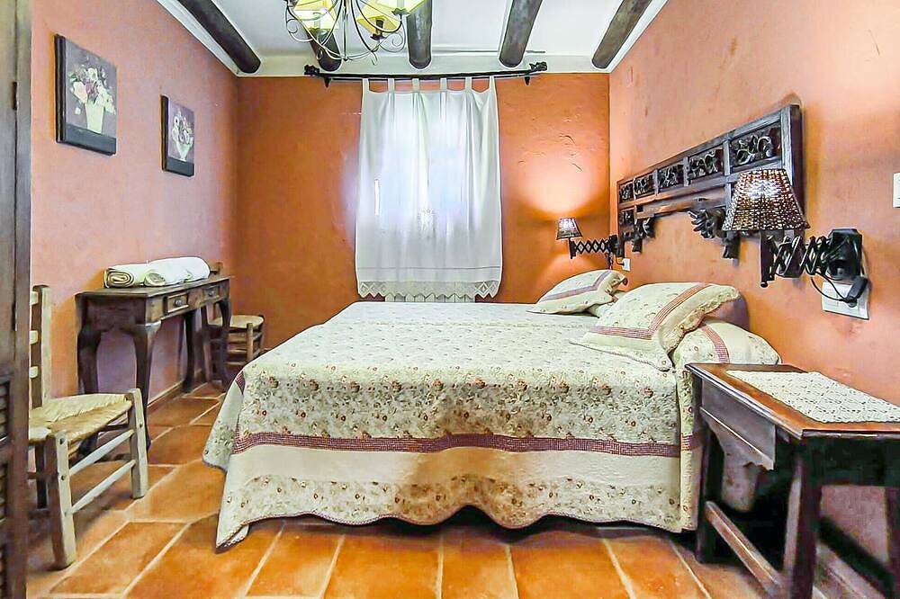 Gorgeous home in Almedinilla in Venta las Navas, Almedinilla