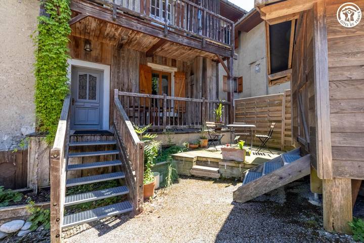 Gîte pour 8 personnes, avec terrasse, animaux acceptés