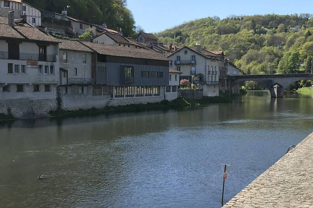 Petit Hôtel Rural au bord de la Cère in Laroquebrou, Région d'Aurillac