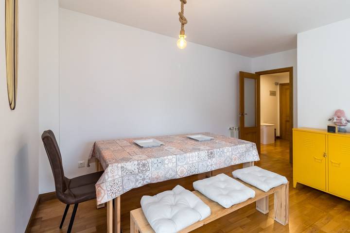 Entire apartment, Apartment 'Gama' with Private Terrace, Balcony and Wi-Fi in Gama, Bárcena de Cicero
