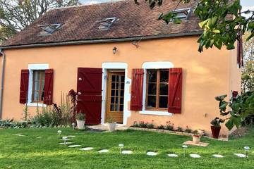 Gîte pour 4 personnes, avec jardin à Dampierre-sous-Bouhy
