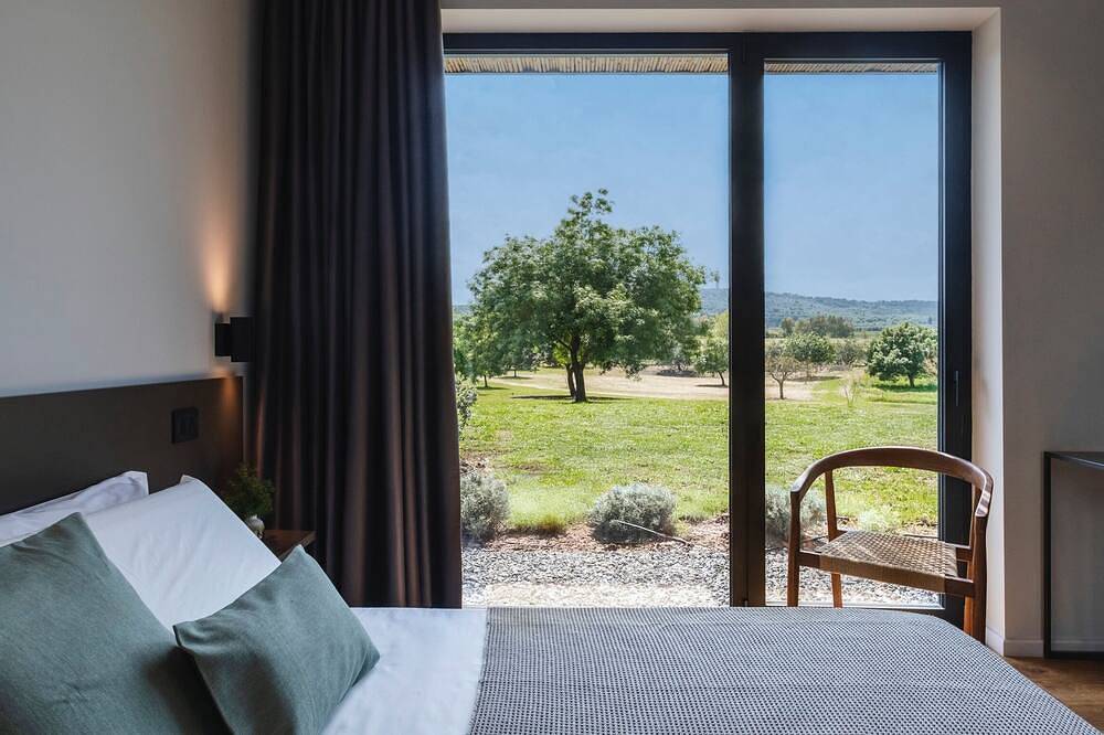 Glamping with private pool and heated jacuzzi immersed in the nature. in Carlentini, Syrakus Provinz