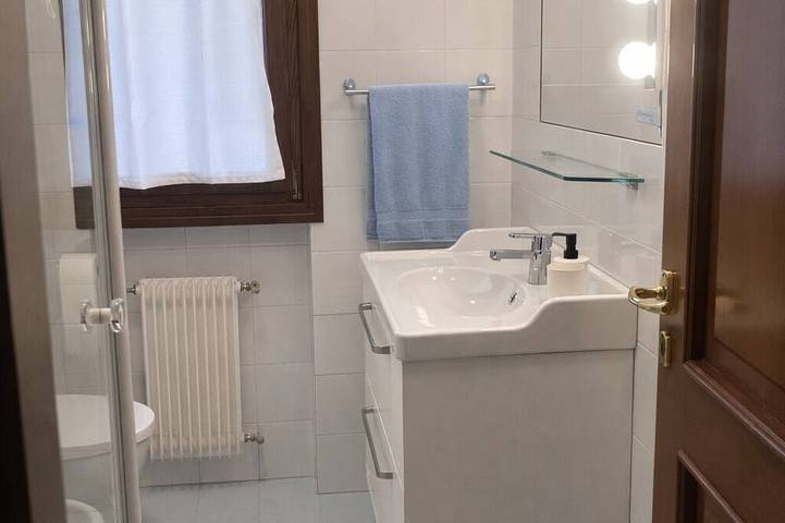Gaidon House, an oasis of peace in the green within walking distance of downtown Bassano in Bassano del Grappa, Vicenza Province