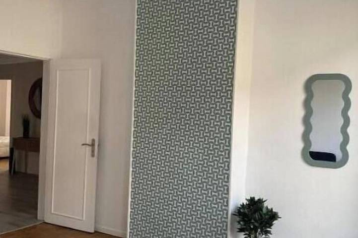 Entire apartment, Spacious, stylish 100 m² two-bedroom apartment in the heart of downtown in Valenciennes, Valenciennes region