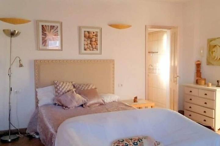 Entire apartment, Beautiful sunshine in the large outdoor area, romantic for 2 people in Playa de San Juan, Guía de Isora