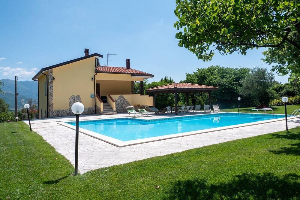 Villetta Italia piscina e campo da tennis privati in Contursi Terme, Provincia di Salerno