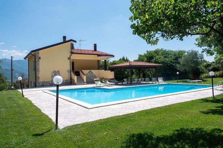 Ferienhaus für 9 Personen, mit Balkon und Garten, mit Haustier