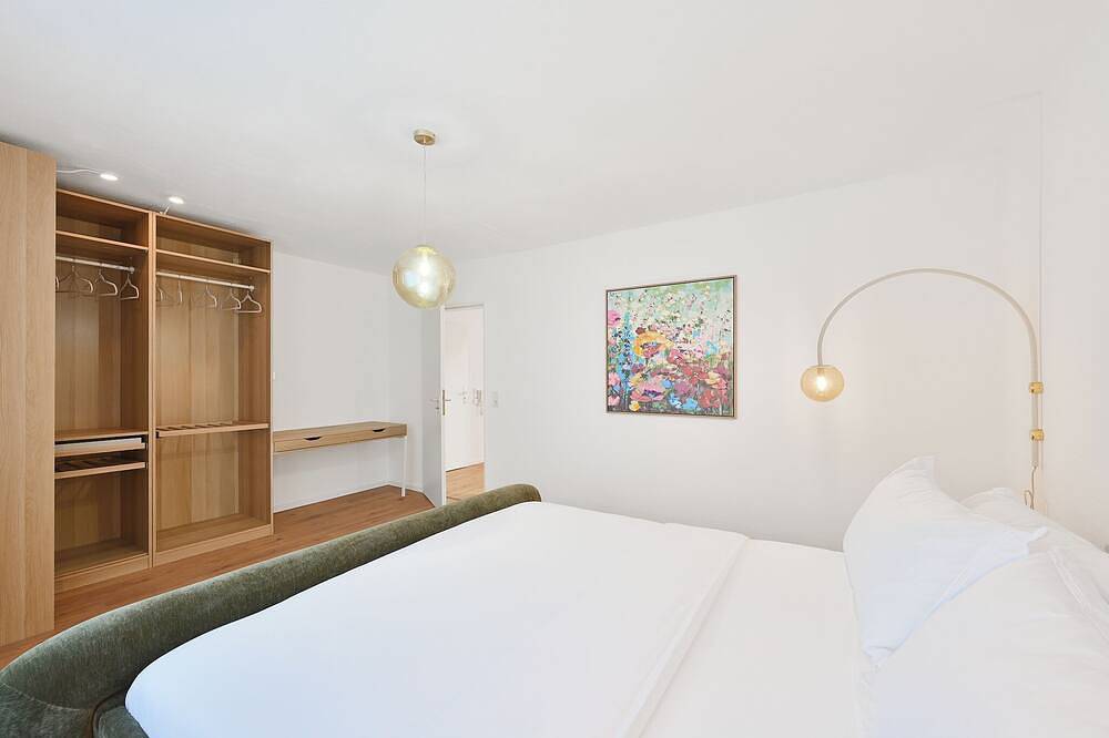 Entire apartment, Beautiful 3-bedroom apartment in City Center. Sleeps 10. Free Wifi, Free Parking in Wuppertal, Bergisch region