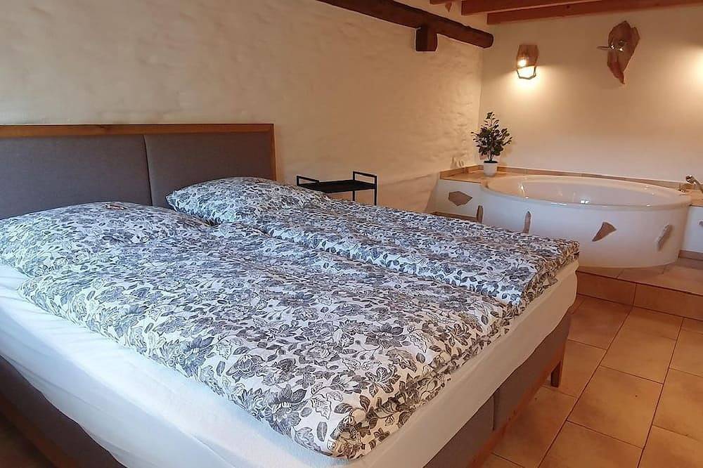 6-Bett-Ferienwohnung Spirit, Dusche/Wc - Apartments Lilienhof in Burg Eltz, Münstermaifeld