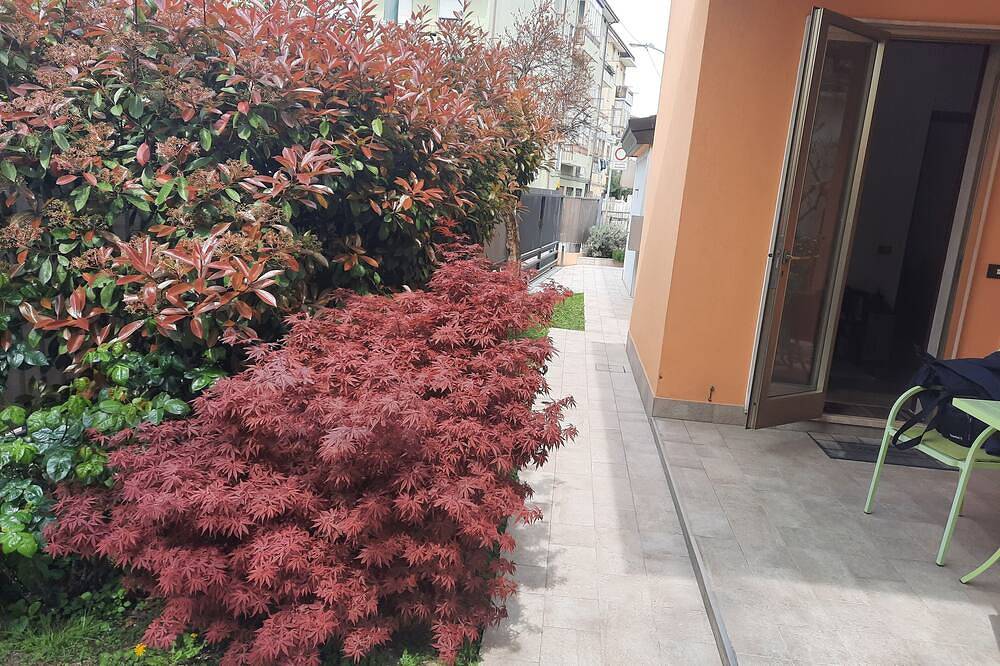 Villa al Sole is a house located only 20 minutes by bus to Venice in Mestre, Venise