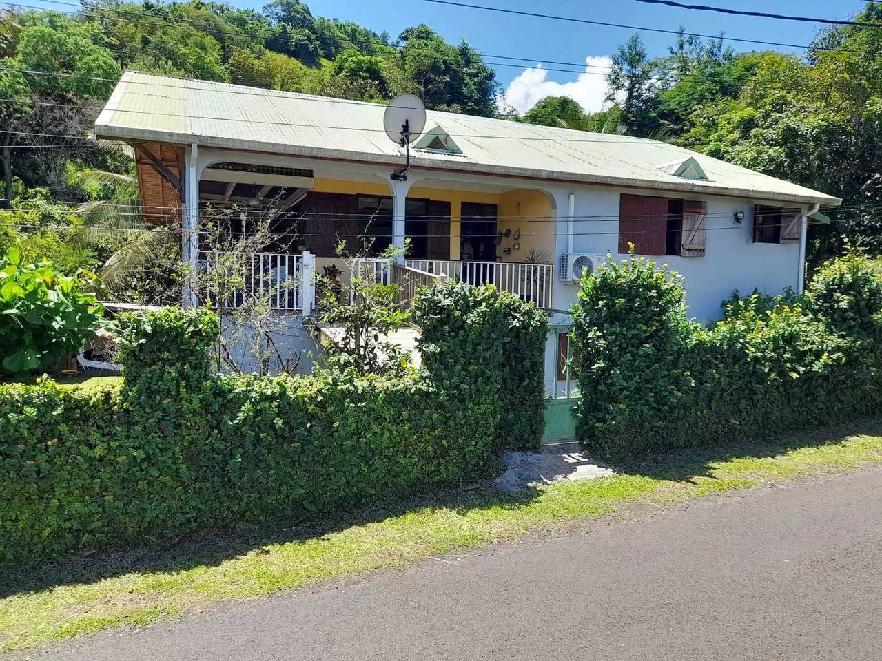 Entire apartment, Spacious Apartment with Pool in Deshaies, 180 m² in Deshaies, Guadeloupe (Caribbean)
