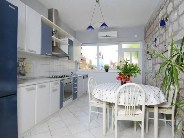 Großes Ferienhaus mit Terrasse und Garten in Zaton, Grad Dubrovnik