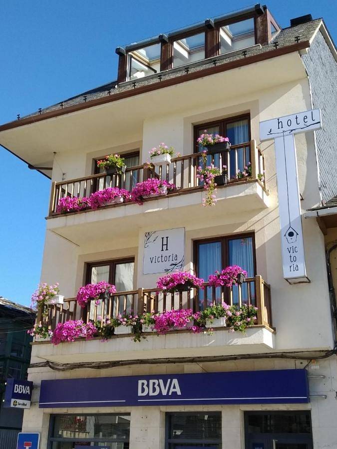 Hotel para 4 personas en Peque - 2
