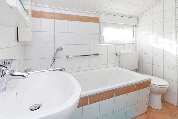 Ruhiger Bungalow am Hennesee mit Terrasse in Meschede, Hochsauerlandkreis