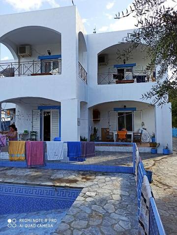 Gîte pour 4 personnes, avec jardin ainsi que vue et piscine, animaux acceptés dans Panormos
