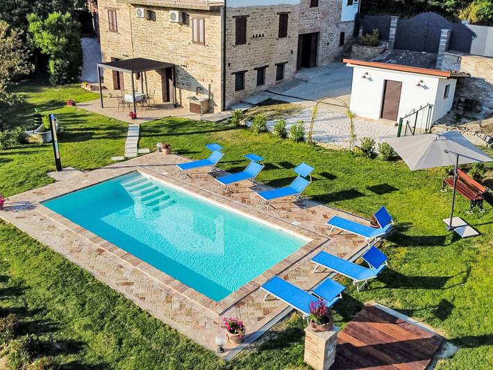 Ferienhaus für 10 Personen, mit Terrasse und Garten sowie Pool in Penna San Giovanni