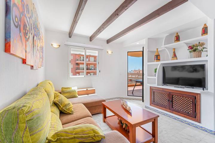 Apartamento entero, Apartamento 'Fabi Beach' con vistas al mar, Wi-Fi y aire acondicionado in Torrevieja Centro, Torrevieja