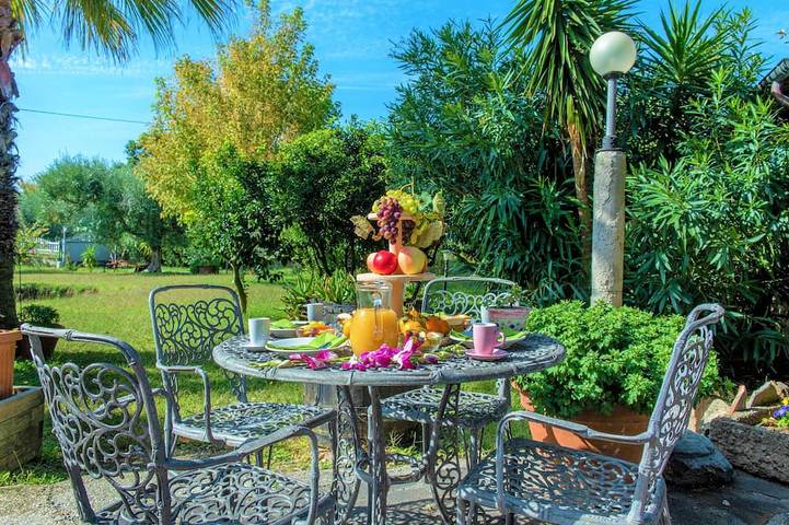 Gîte pour 10 personnes, avec Terrasse ainsi que Jardin et Piscine à Rosignano Solvay
