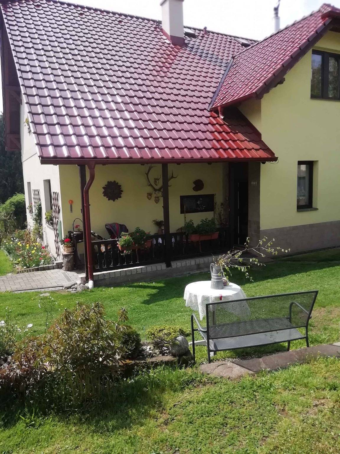 Ganze Ferienwohnung, Ferienwohnung mit Außenpool an der Grenze zwischen Böhmischen Paradies und Riesengebirge  in Košťálov, Region Liberec