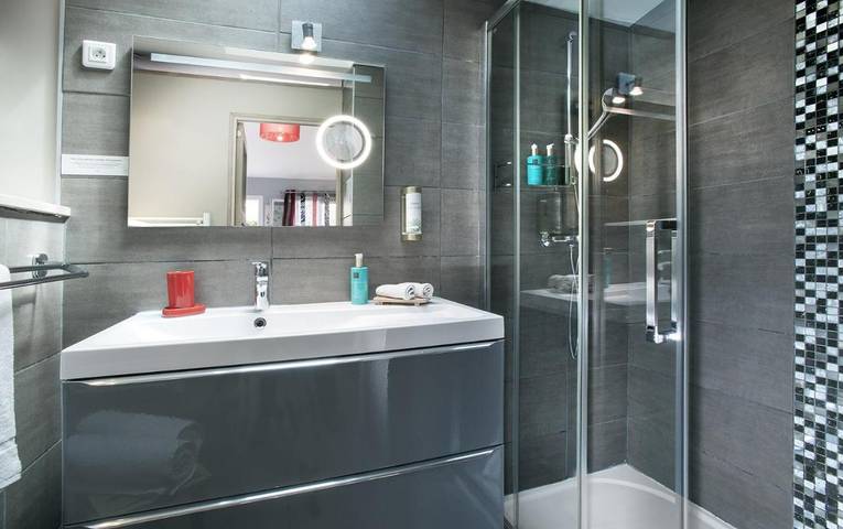 Location de vacances pour 2 personnes, avec jacuzzi ainsi que piscine et jardin dans Plage d'Anthéor - 2