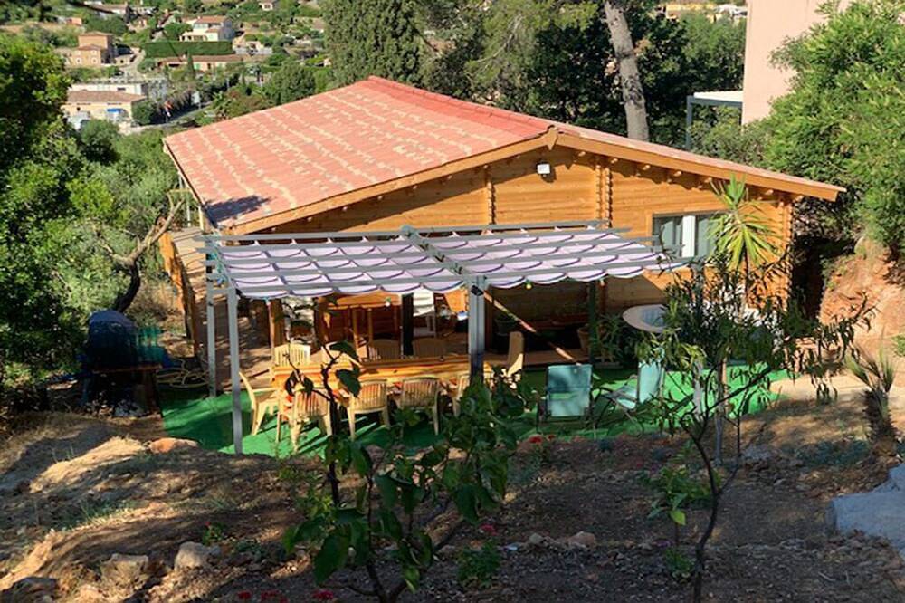 Maison en Bois Location Toutes les Jours e Semaine en Juillet in Solliès-Toucas, Toulon region