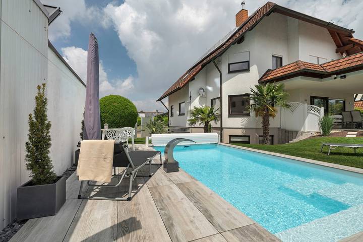 Geheel appartement, Appartement 'Paradies' met gedeeld zwembad en wifi in Ottersweier, Ferienregion Bühl Bühlertal Ottersweier Region