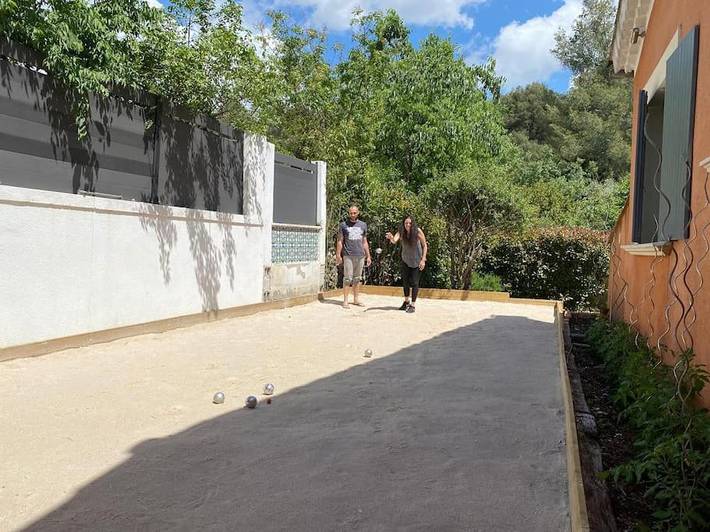 Gîte pour 4 personnes, avec jardin et vue ainsi que terrasse et piscine, animaux acceptés à Le Revest-les-Eaux - 3
