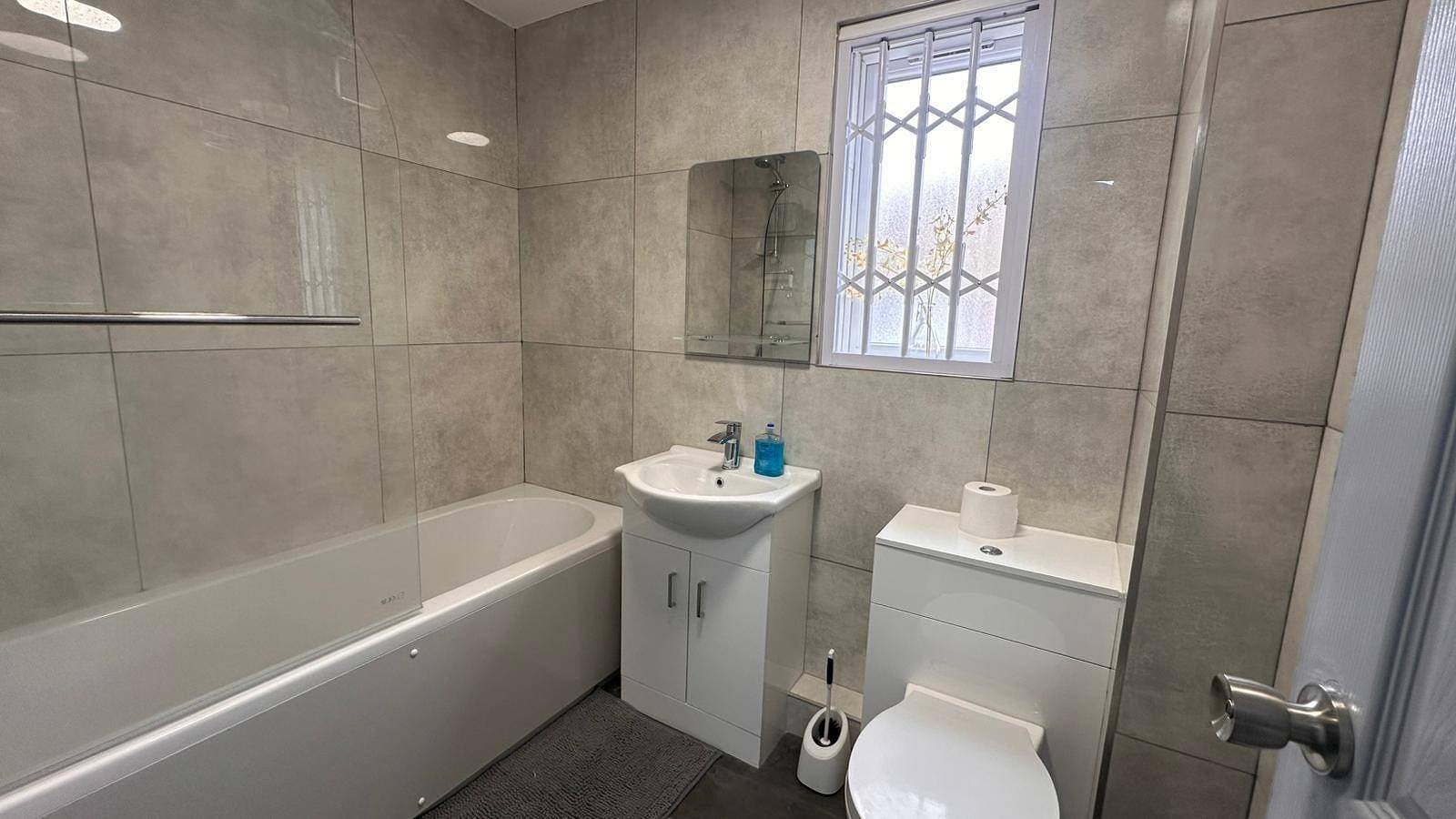 Cały apartament wypoczynkowy, Apartment - Sleeps 6 - City Base - District Line in London Borough of Barking and Dagenham, Londyn