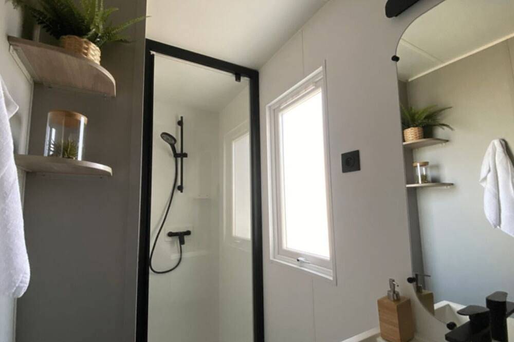 Mobil-home confortable avec terrasse pour 4 personnes in Dolus-d'Oléron, Côte de Beauté
